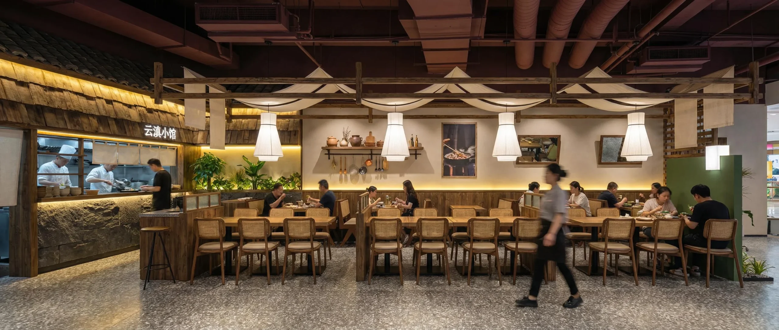 HUB西餐厅 云滇小馆堂食区 全景