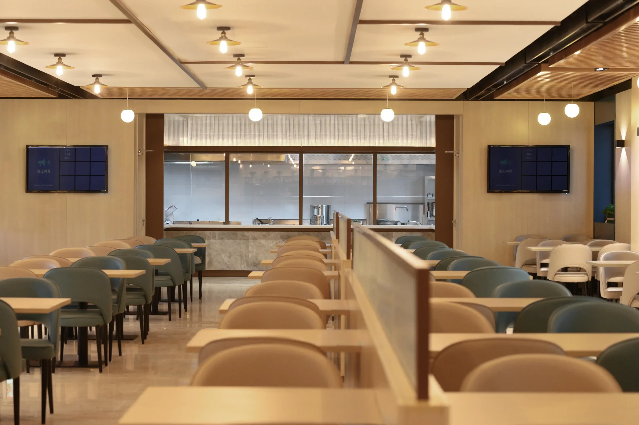 金隅投资物业员工餐厅取餐区